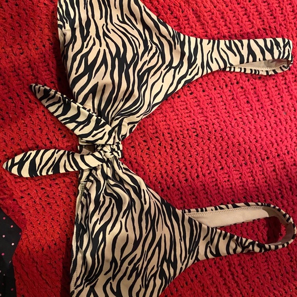 Hollister Bikini Cheetah top - Picture 1 of 4